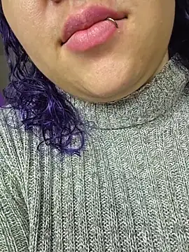 lilith velvet  online show from April 11, 2026, 1:15 pm