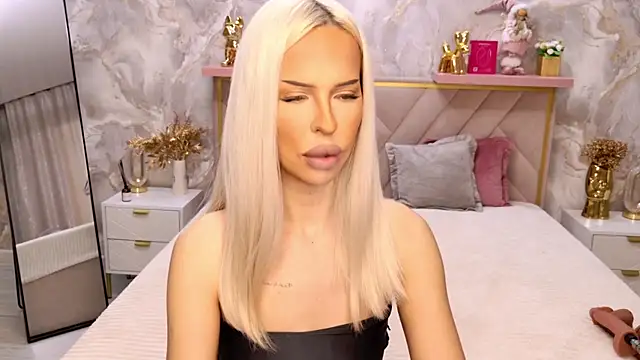 EvaXElfi online show from April 19, 2026, 12:22 am