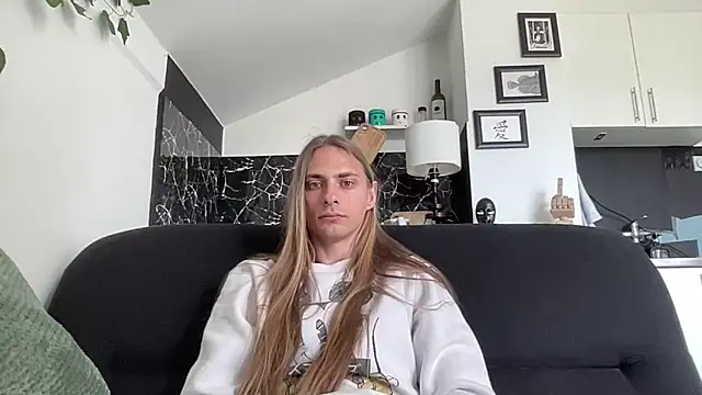 Snapshot of mi_chyort chatting on May 24, 2026, 7:35 am mi chyort online show from May 24, 2026, 7:35 am