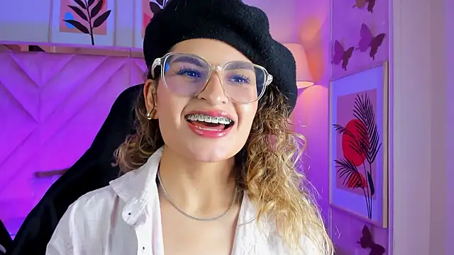 emilyjonesss  online show from March 19, 2026, 8:46 pm