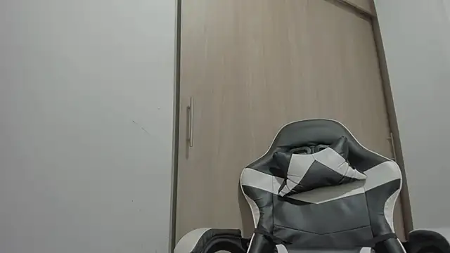 Axel  Blaze online show from March 14, 2026, 1:27 pm