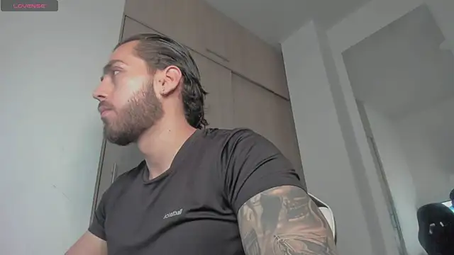 Snapshot of Axel__Blaze chatting on June 19, 2026, 1:59 pm Axel Blaze online show from June 19, 2026, 1:59 pm
