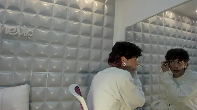 Snapshot of RonaldThompson__ chatting on March 4, 2026, 1:44 am RonaldThompson online show from March 4, 2026, 1:44 am