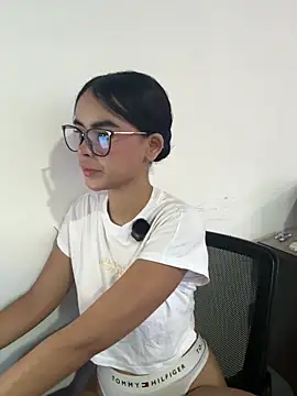 kitty rousse01 online show from March 6, 2026, 12:23 pm