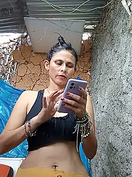 Snapshot of yuliitza4 chatting on June 21, 2026, 4:53 pm yuliitza4 online show from June 21, 2026, 4:53 pm