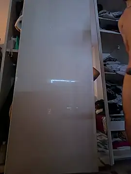 younghot77 online show from March 5, 2026, 11:17 am