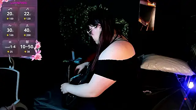 NicoleeDemara online show from March 4, 2026, 12:05 am