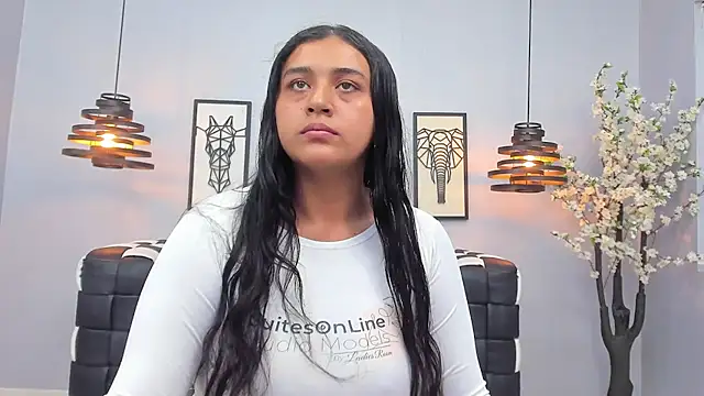 Lunaa Abril online show from February 26, 2026, 12:15 pm