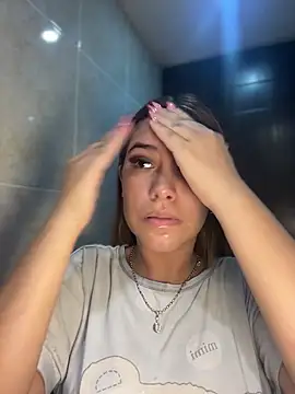 MiluRossee online show from March 31, 2026, 4:46 am