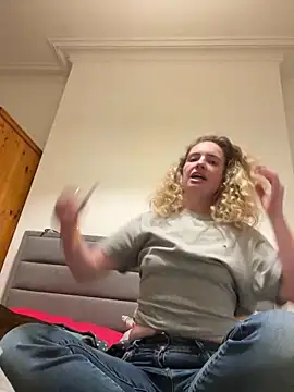 Snapshot of curlyirishgirl chatting on March 3, 2026, 9:31 pm curlyirishgirl online show from March 3, 2026, 9:31 pm