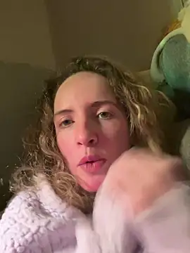 Snapshot of curlyirishgirl chatting on March 5, 2026, 3:35 am curlyirishgirl online show from March 5, 2026, 3:35 am