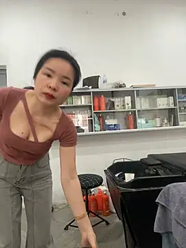 Ivy Trix2 online show from April 18, 2026, 2:48 am