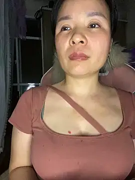 Ivy Trix2 online show from April 18, 2026, 2:54 pm