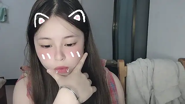 F-Yihao online show from April 12, 2026, 1:38 pm