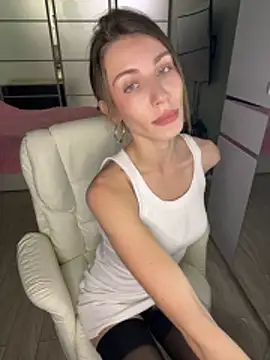 SofieLund online show from April 19, 2026, 3:55 pm