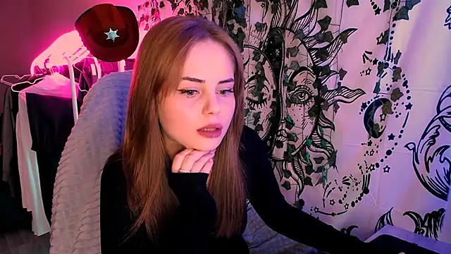 FrancesMiller7 online show from March 4, 2026, 11:16 am