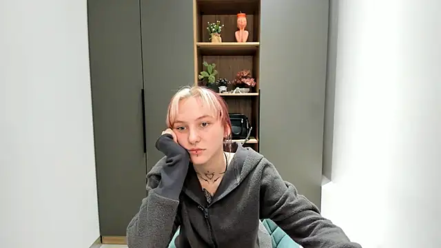 LilySalmond online show from February 27, 2026, 10:26 am