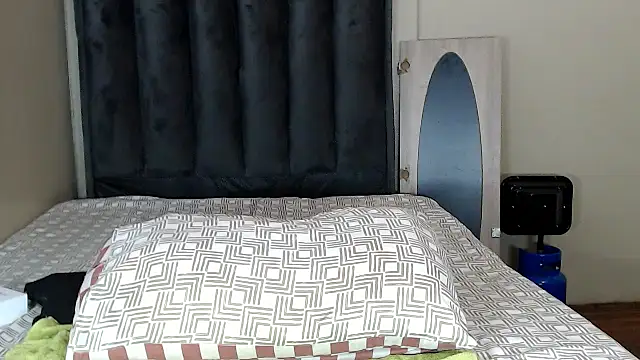 LexyDiana online show from April 19, 2026, 6:13 am