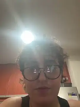 Snapshot of yassiestar chatting on March 4, 2026, 5:19 pm yassiestar online show from March 4, 2026, 5:19 pm