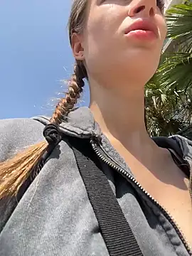 ViviennMur online show from March 5, 2026, 6:53 am