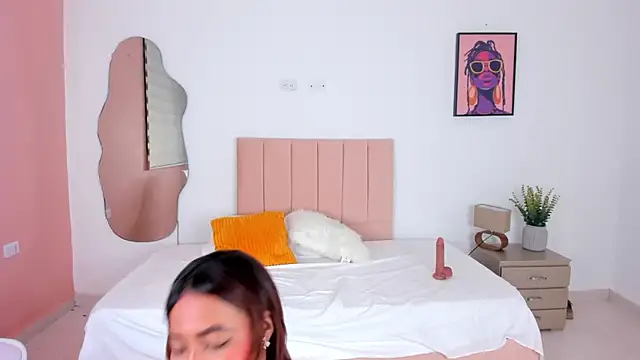 zenndaya   online show from April 18, 2026, 3:32 am