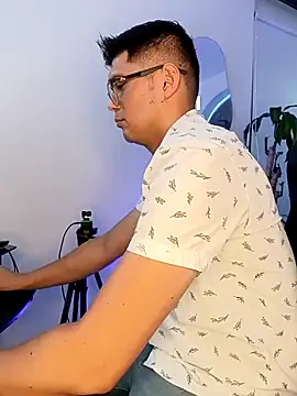 Snapshot of ritzabeth_daniel chatting on March 5, 2026, 2:40 am ritzabeth daniel online show from March 5, 2026, 2:40 am