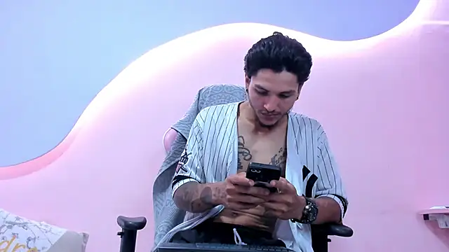 DanteLuxx online show from April 11, 2026, 7:45 am