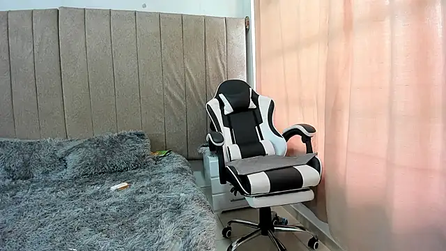 pipe hot04 online show from April 18, 2026, 7:58 pm