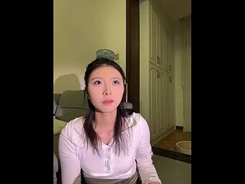 Y--F--LOVE online show from March 3, 2026, 12:55 pm