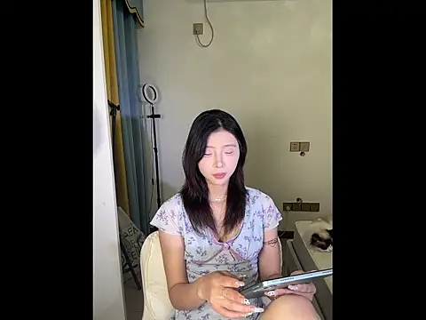 Y--F--LOVE online show from April 20, 2026, 1:25 pm