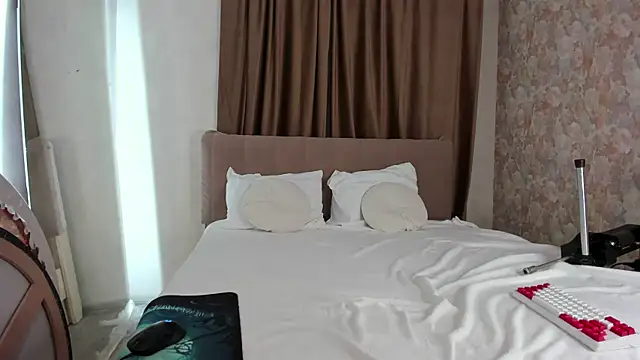 Snapshot of KaylaArt chatting on June 12, 2026, 7:07 am KaylaArt online show from June 12, 2026, 7:07 am