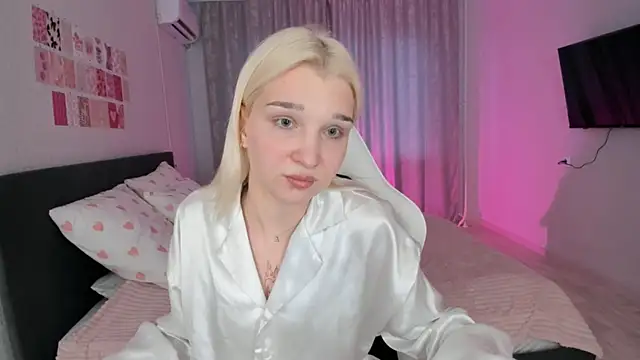 Lara Blue online show from March 10, 2026, 4:06 am