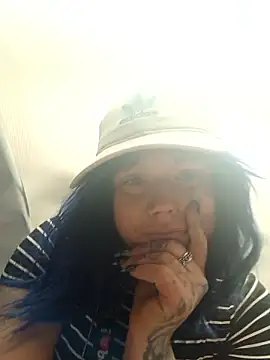 fragilexxx online show from April 14, 2026, 8:48 pm