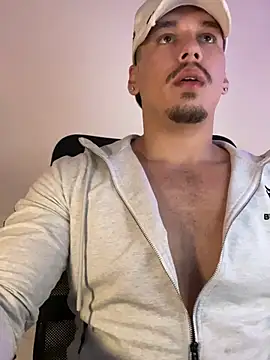 NIKLAS BRAUNN01 online show from June 20, 2026, 2:03 am