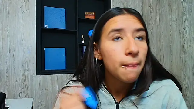 LilyRossi  online show from May 7, 2026, 12:54 pm