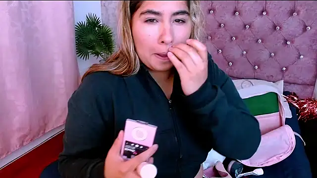 Sofiazaf  online show from April 6, 2026, 12:28 pm