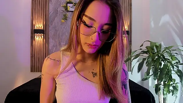 Melodylanee online show from May 28, 2026, 11:07 am