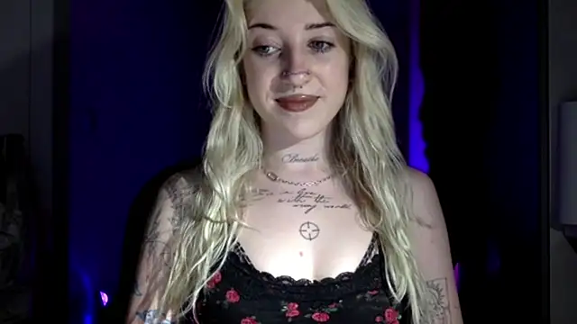 Snapshot of EmmyWet chatting on June 20, 2026, 4:10 pm EmmyWet online show from June 20, 2026, 4:10 pm