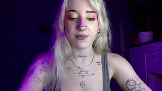 Snapshot of EmmyWet chatting on June 22, 2026, 6:38 pm EmmyWet online show from June 22, 2026, 6:38 pm