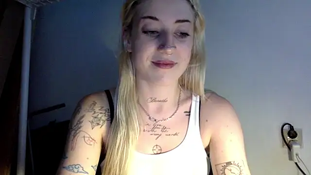 Snapshot of EmmyWet chatting on June 23, 2026, 6:17 pm EmmyWet online show from June 23, 2026, 6:17 pm