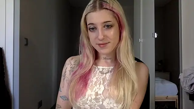 Snapshot of EmmyWet chatting on July 11, 2026, 3:26 pm EmmyWet online show from July 11, 2026, 3:26 pm