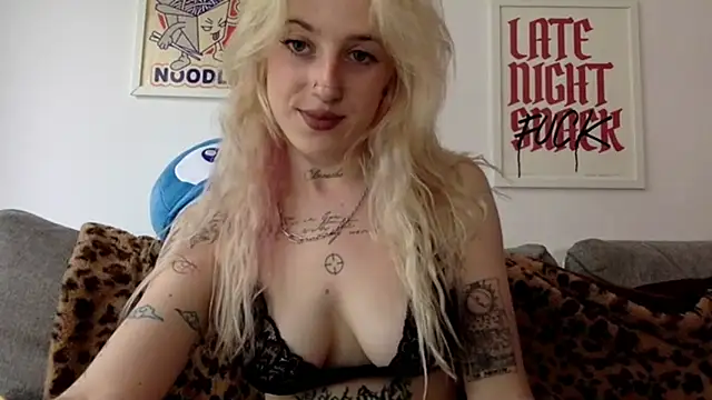 Snapshot of EmmyWet chatting on July 30, 2026, 5:12 pm EmmyWet online show from July 30, 2026, 5:12 pm