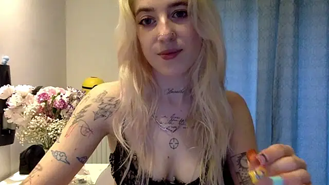 Snapshot of EmmyWet chatting on August 1, 2026, 4:28 pm EmmyWet online show from August 1, 2026, 4:28 pm