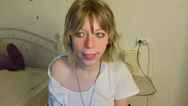 MollySally online show from June 10, 2026, 4:12 am