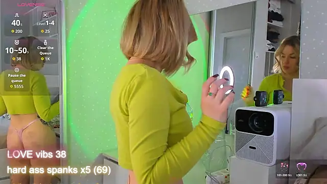 crowned goddess online show from March 19, 2026, 1:20 am