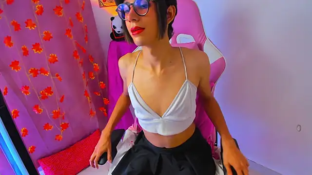 Madeline 21 online show from April 19, 2026, 12:15 pm