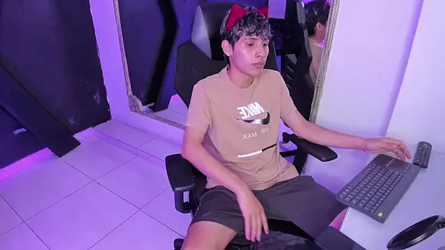 DeilanWolf online show from March 3, 2026, 4:18 am