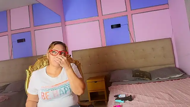 Dani Queen  online show from March 3, 2026, 12:00 pm