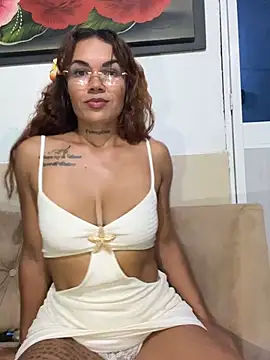 Julieta-velvet online show from March 11, 2026, 5:13 am