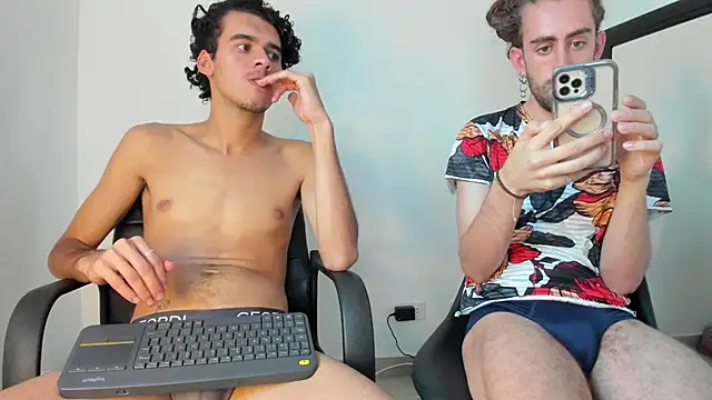 Snapshot of Jean_And_PaulXL chatting on July 14, 2026, 11:10 pm Jean And PaulXL online show from July 14, 2026, 11:10 pm
